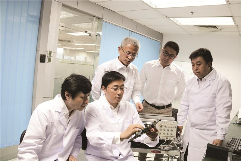 邓中翰 "中国芯"领军者 护航国家安全_星光