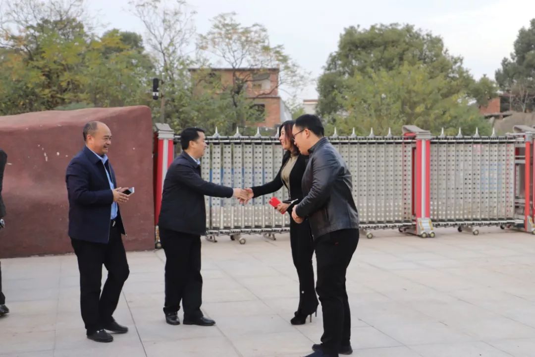 怀化市中方县副县长赵湘玲等领导莅临东升教育集团考察调研