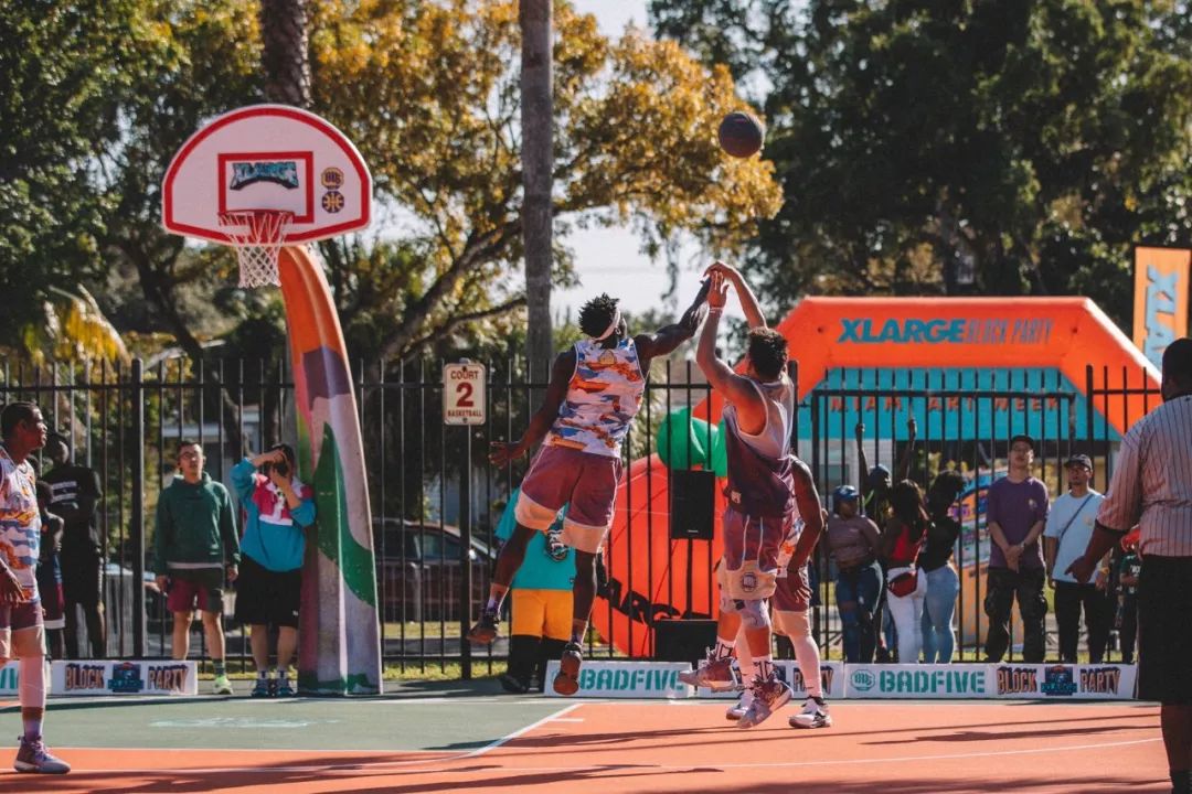 不按套路出牌李宁用这双实战鞋征服了美国街球场