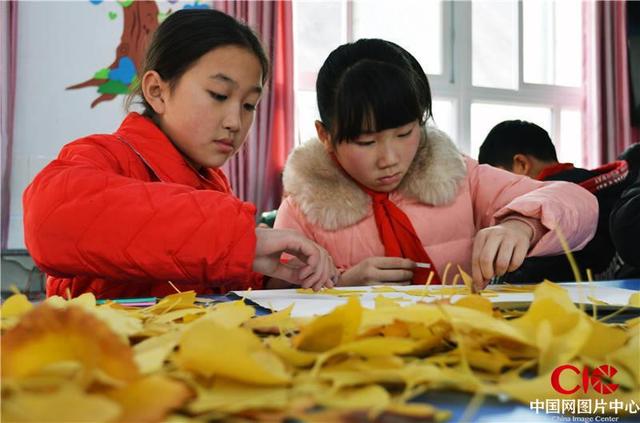 重庆市云阳县彭咏梧小学手工社团“编织秋天童话”(图2)