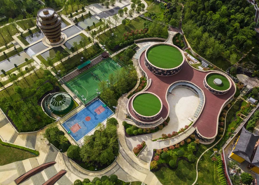 目前,泉湖公园,梵华里小镇等正以泉湖公园景区的名义,联合申报创建