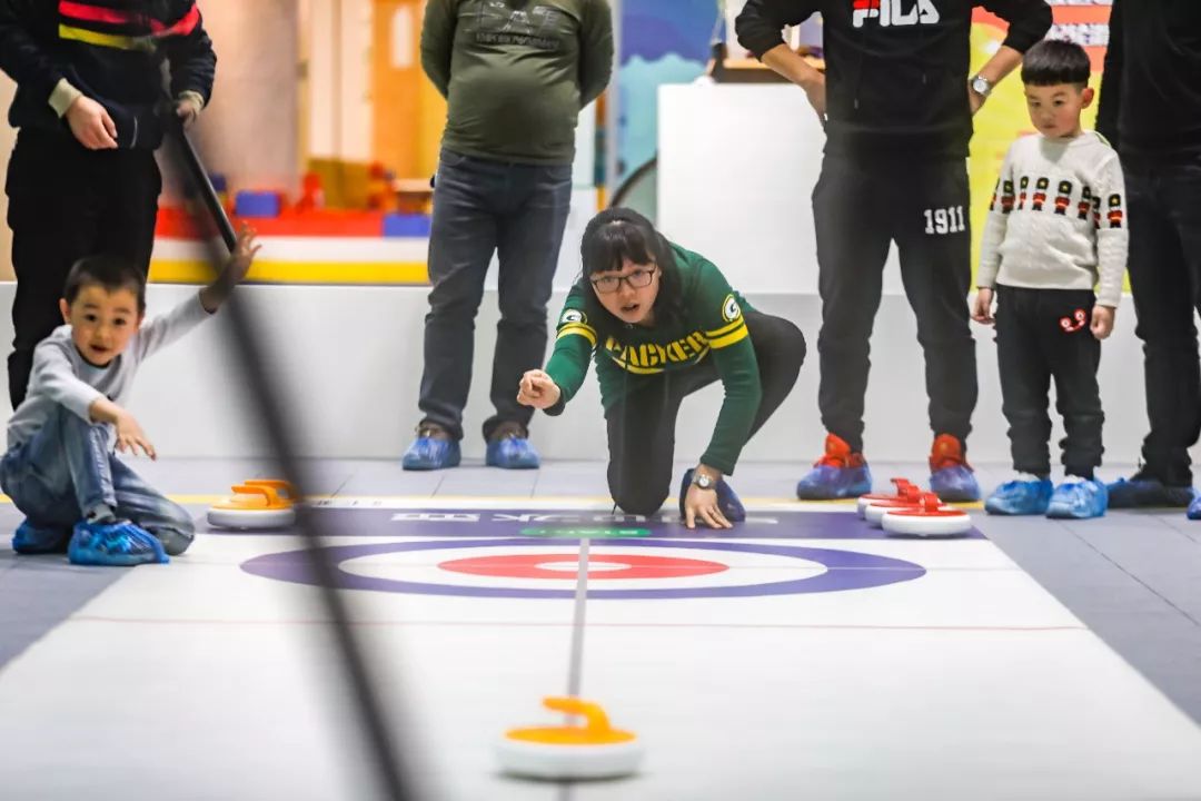 陆地冰壶首次公开体验课圆满结束