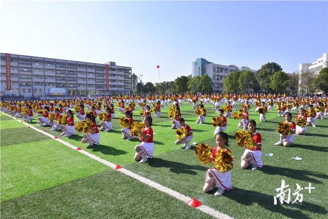 江門市陳白沙中學(xué)怎么樣?融合白沙文化特質(zhì)(圖2) 江門市陳白沙中學(xué)怎么樣?融合白沙文化特質(zhì)(圖2)