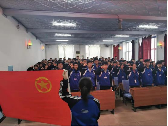 【青·纪念】团市委组织全市各中学举行2019年新团员入团仪式_勃利县