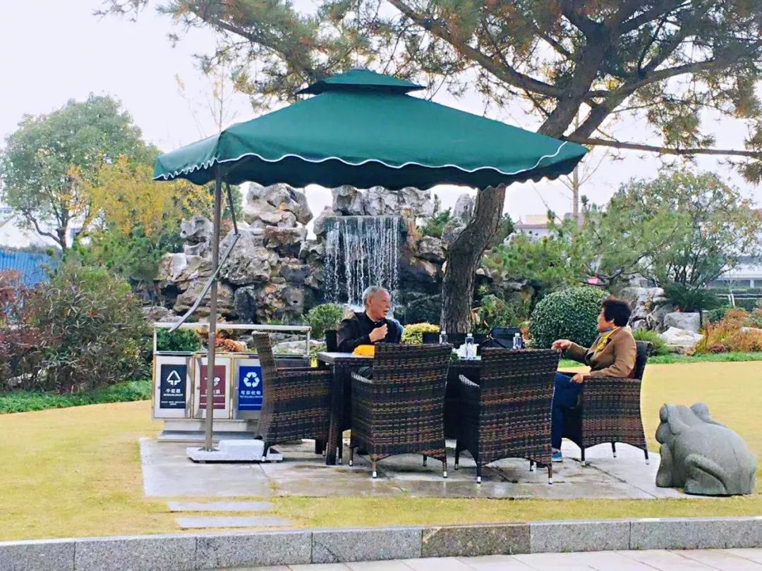 上海宝罗瞑园举行生态集体安葬仪式