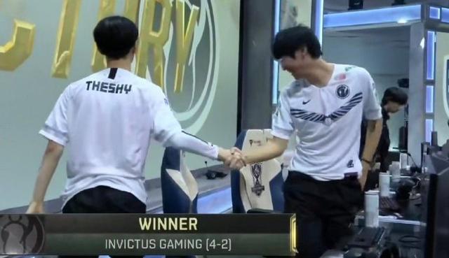 ning和theshy再次握手uzi作为2012年便开始职业生涯的老将,为了冠军的