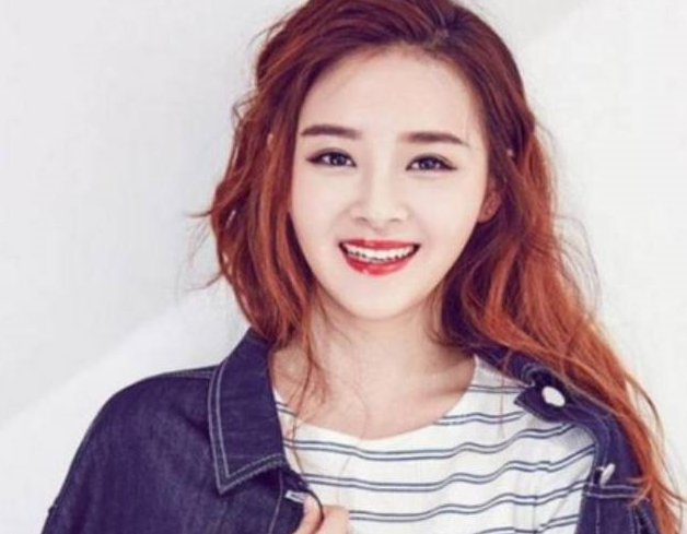 14岁走红的释小龙"初恋",26岁学成归来,再次投身娱乐圈_杨晓丽