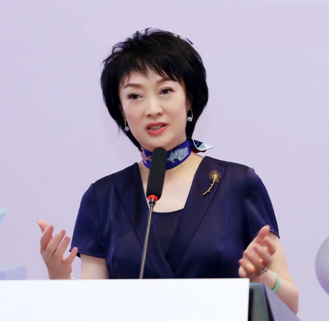 同学说周忆职场上和男性旗鼓相当女性从勇于担当开始