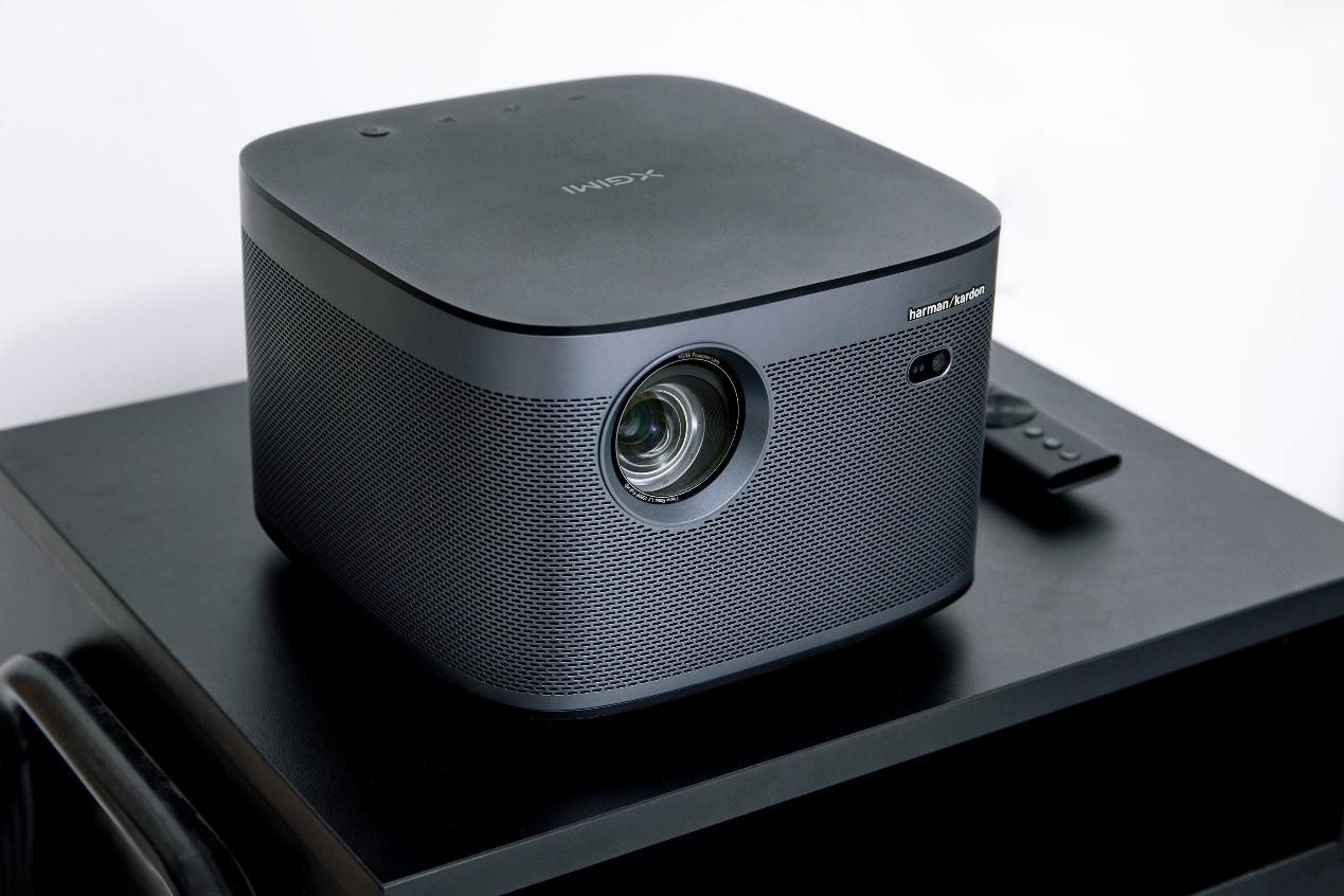 年终换台投影与家人共享巨幕时光