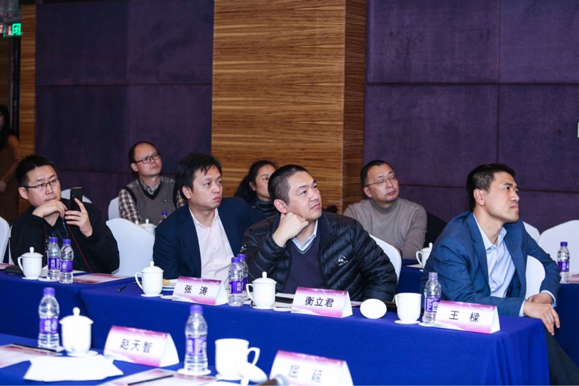 12月2日上午,王樑,赵天智,衡立君及张涛教授分别成功实时演示胶质瘤术