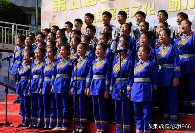 天柱縣高釀鎮(zhèn)中學舉行2019年侗歌大賽(圖4) 天柱縣高釀鎮(zhèn)中學舉行2019年侗歌大賽(圖4)