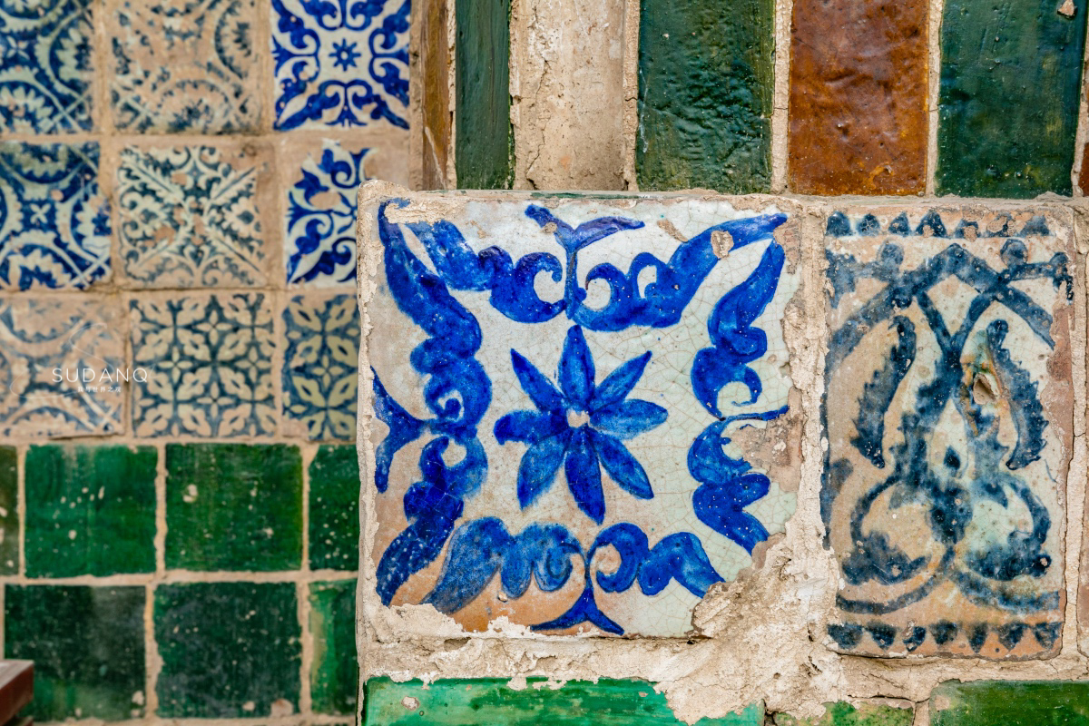 香妃墓：现代技术难以复制300年前的瓷砖，古代工匠藏了什么秘密