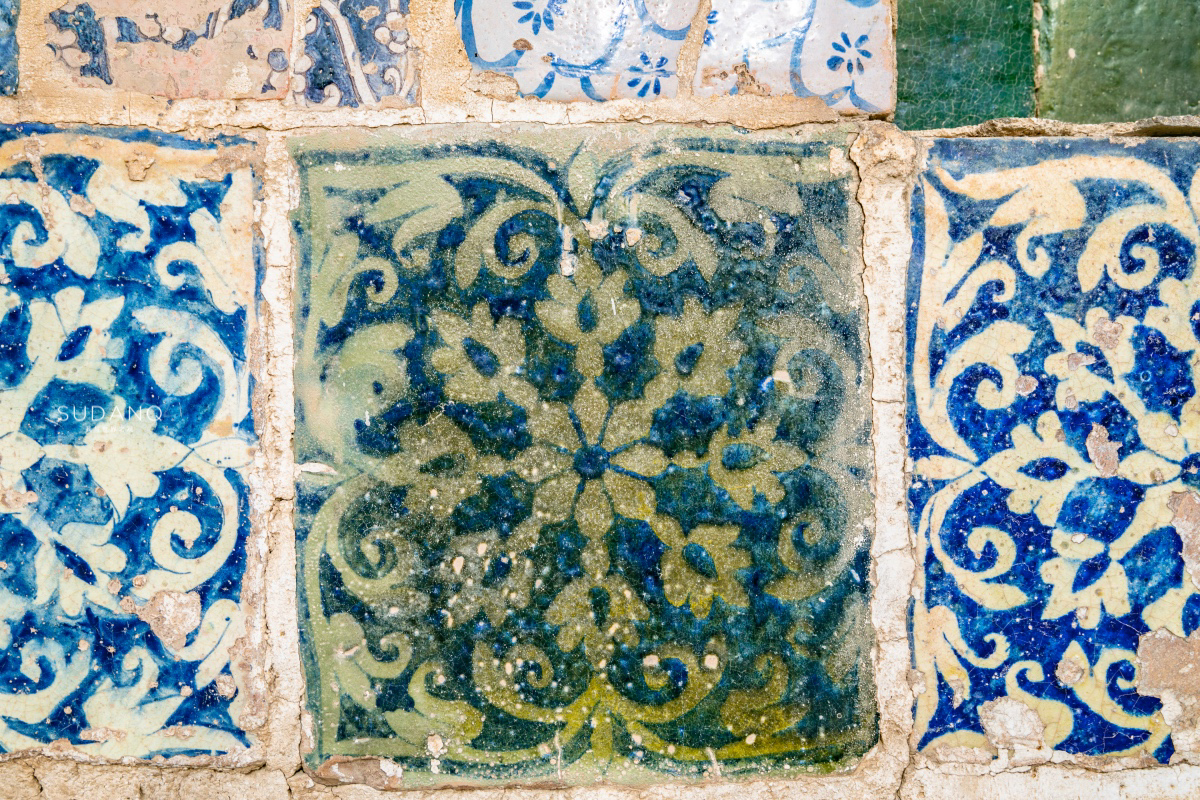 香妃墓：现代技术难以复制300年前的瓷砖，古代工匠藏了什么秘密