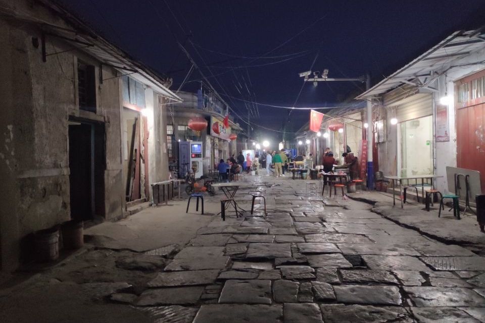 旅拍淮北市夜晚的老石板街,这处古街的美食独具地方特色!