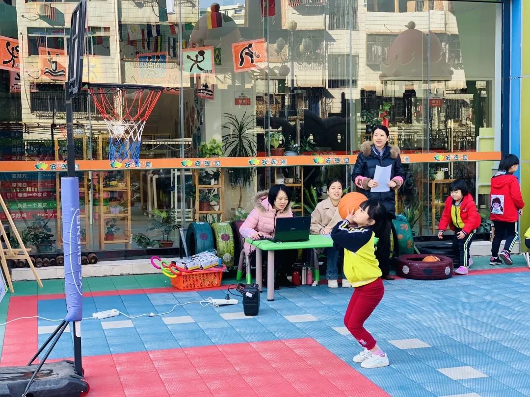 南京市瑞金路小学：暑假正当时 篮球健体魄_定点投篮_赛场_比赛
