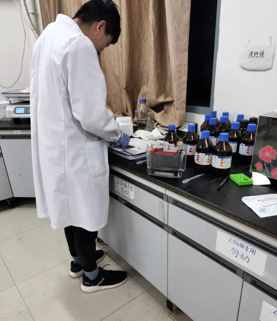大学生真实日常窝在实验室的生活