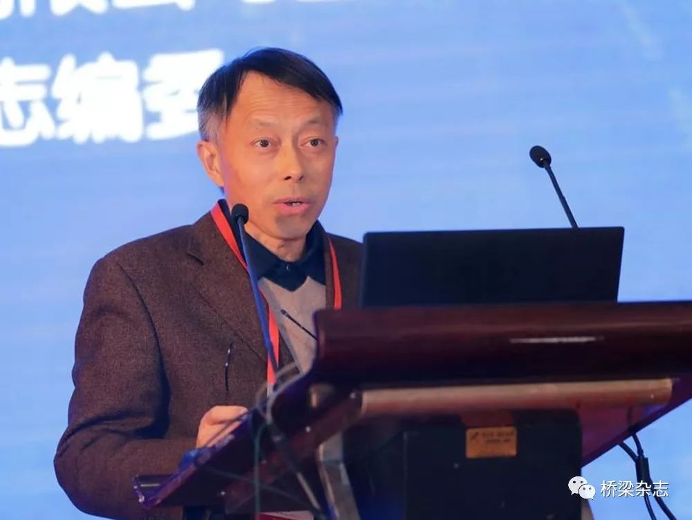 四川公路桥梁建设集团有限公司总经理杨如刚主持报告会创新驱动桥梁