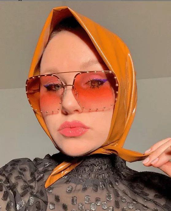 俄罗斯老奶奶的头巾成为潮流rapper的新标配?到底发生了什么事情?