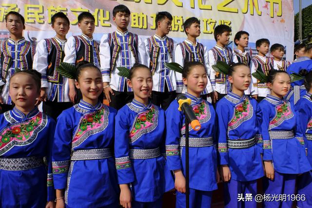 天柱縣高釀鎮(zhèn)中學舉行2019年侗歌大賽(圖2) 天柱縣高釀鎮(zhèn)中學舉行2019年侗歌大賽(圖2)
