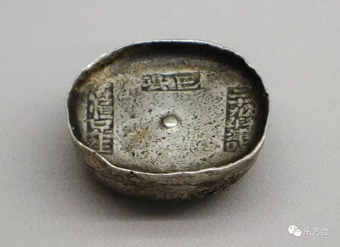 出水白银中明朝五十两的官锭就达300余枚,小银锭和碎银更是数以