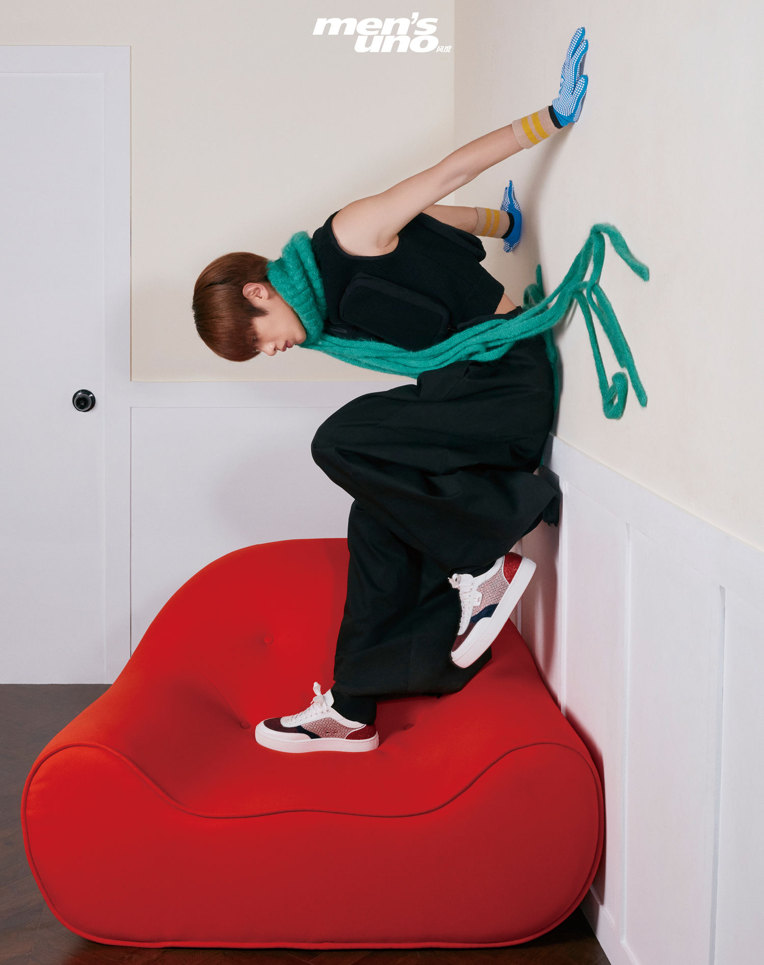 黄明昊《风度mens uno》内页公开 在平行世界挑战新鲜和未知