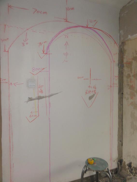 205cm,宽86cm,但具体要根据空间大小而定,有的装饰拱形门尺寸就比较小