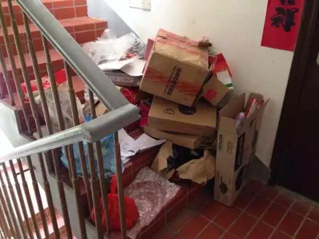 就是这种下场▲袋子可以买大些,但是箱子不要买太大哦!