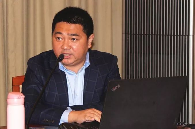 崔渊文介绍,蓝天环保致力于建设新型环保滤料智能工厂,强化企业精细化