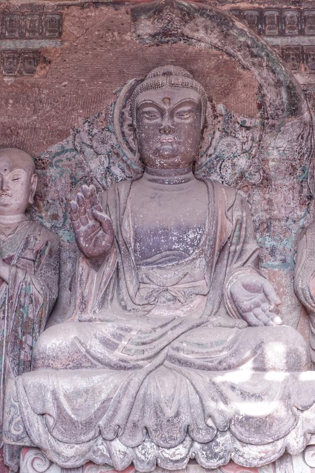 原创甘肃万佛之国,中国四大石窟之一,洞中佛像是敦煌莫高窟的4倍