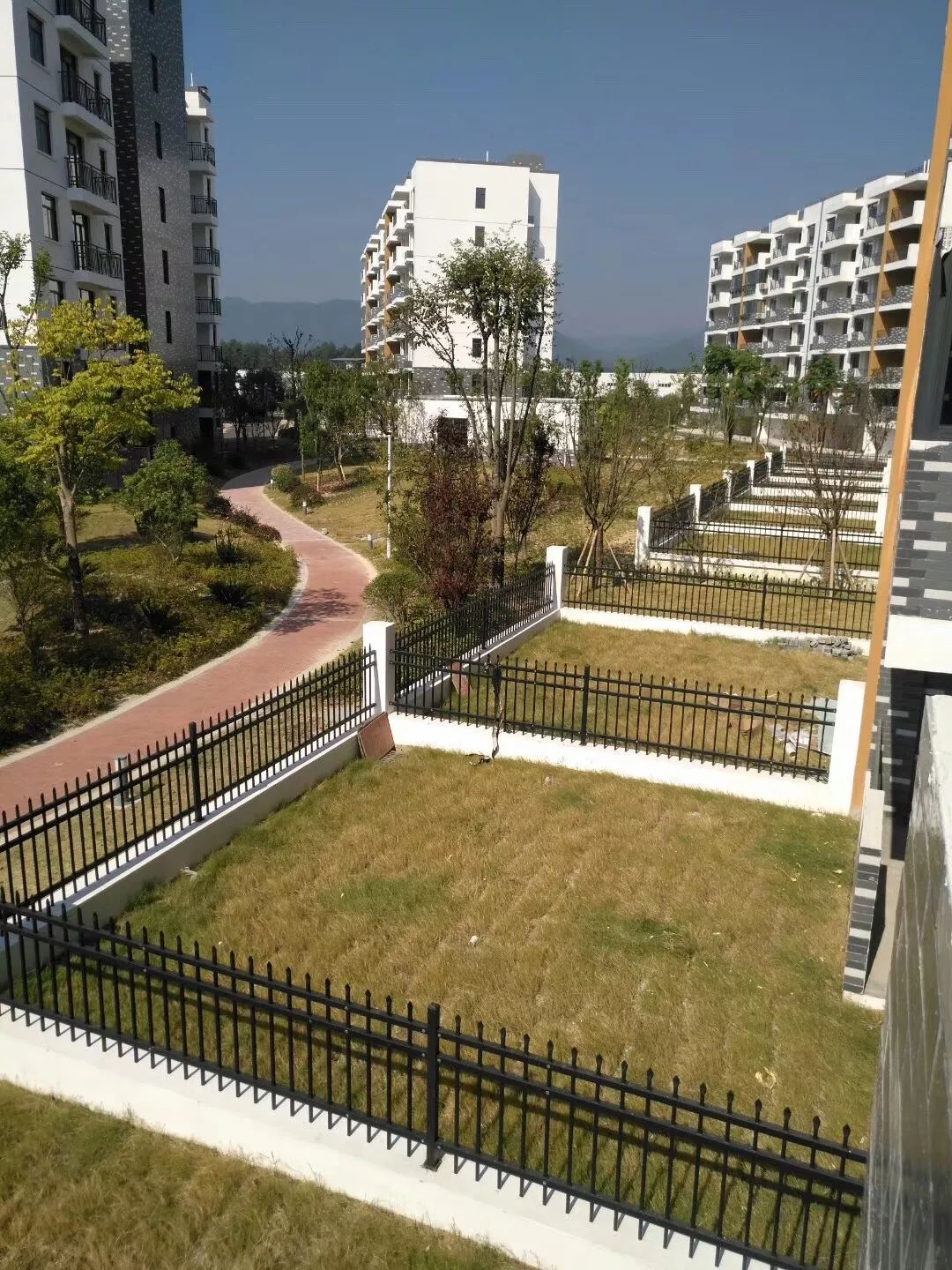 只要在黟山郡置业一套房产买房既享周边景区门票全免区位配套上:大型