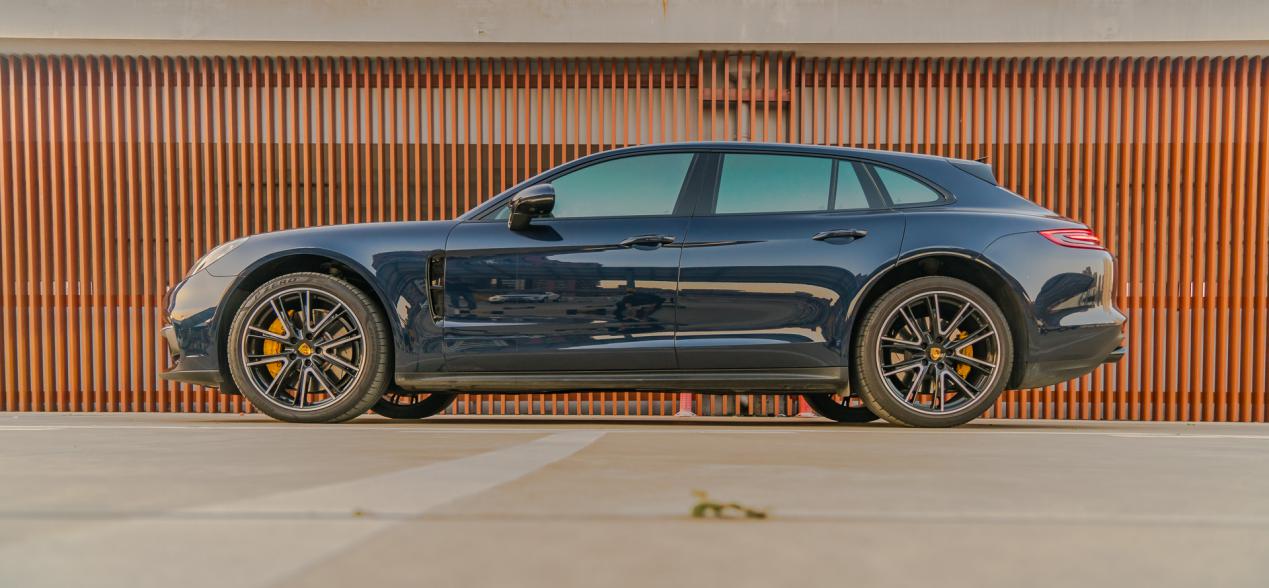 实测市售唯一四门猎装车试驾panamera4sportturismo