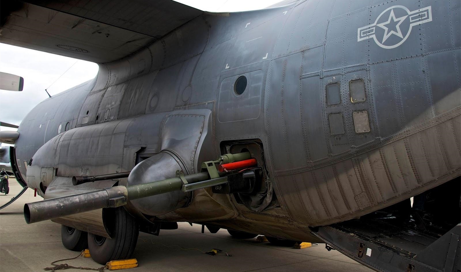 原创使命召唤大杀四方的空中炮艇在真实的战场上也就是脆皮鸡