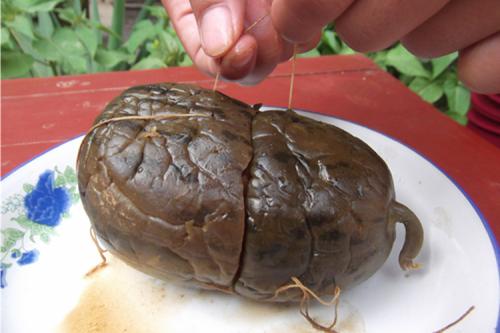 专门为李世民制作酱包瓜,李世民遂赐名为"御贡酱包瓜",颁旨免除馆陶县