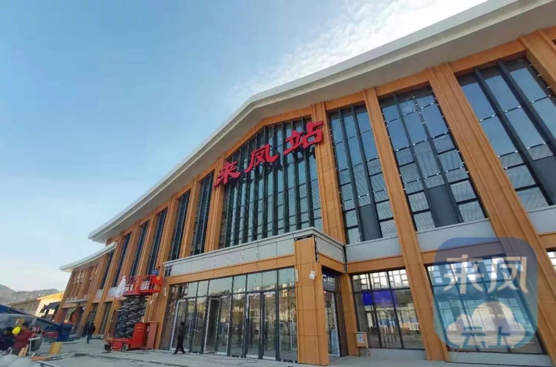 今天来凤首条火车站公交线开通了