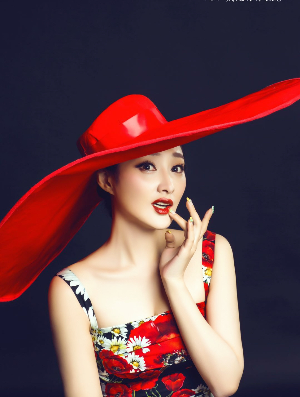 张玉洁出演时代大剧《梦在海这边》燃情上线!