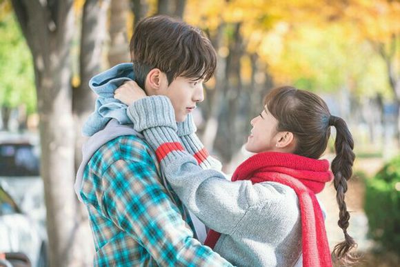 景收真越长越像孙艺珍?我独自生活素颜超可爱 凭九数少年走红