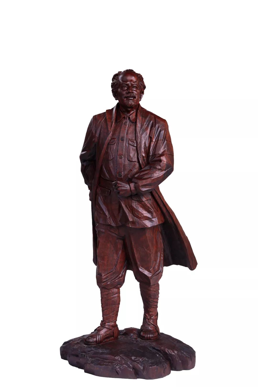 雷锋 2013年 32cm×23cm×69cm 非洲黑檀木张思德 2014年 29cm×25cm