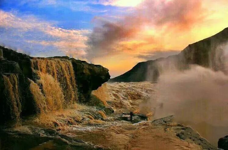 文人笔下的壶口瀑布镌刻着汹涌澎湃