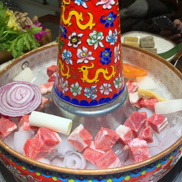 景泰蓝锅配上农夫山泉锅底高新这家冰煮羊实力诠释冰火两重天