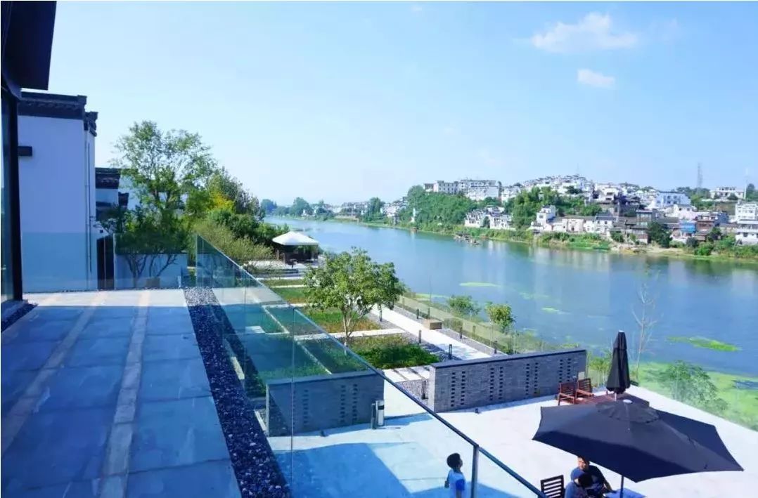 友于里占地面积7000平方米但只造成16间客房独享全江景餐厅泳池露台