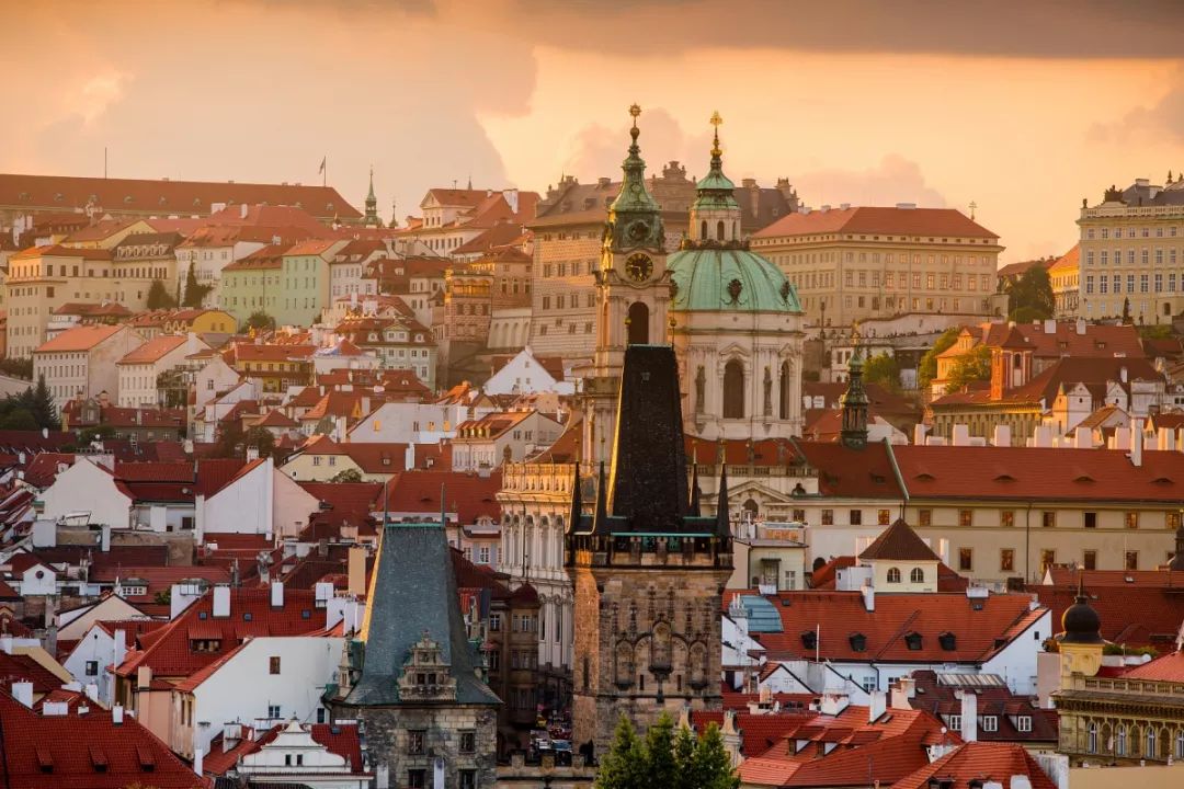 人少,景美,物价低.