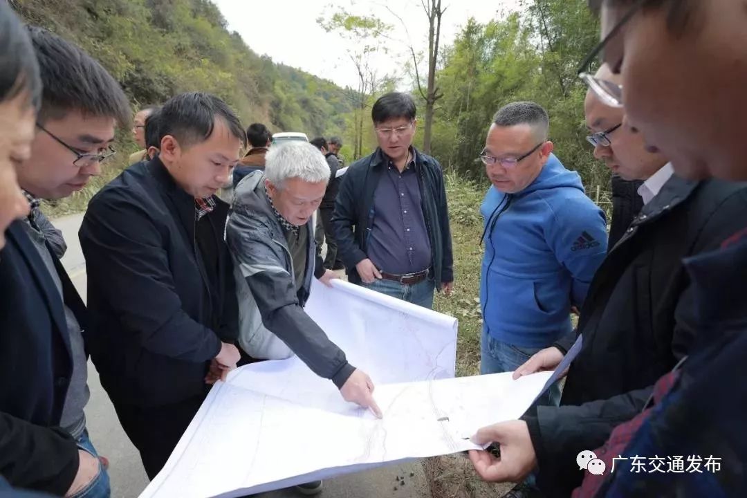 武深高速公路始兴联络线起于韶关始兴县深渡水瑶族乡,接武深高速公路