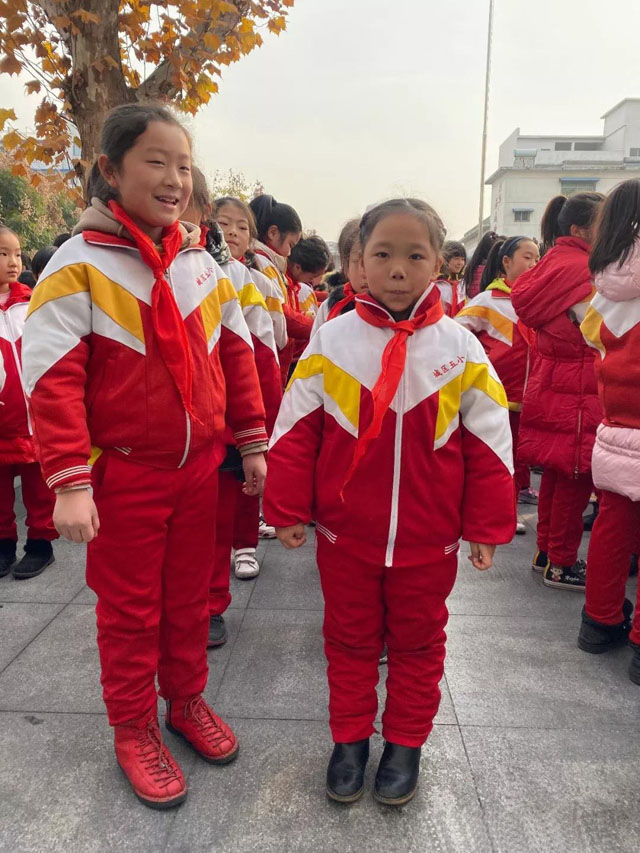 红领巾 心向党——邓州市城区五小举行一年级新生入队仪式