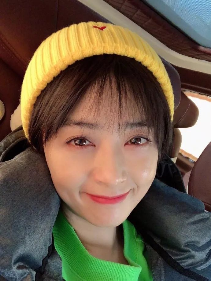 原创36岁蒋欣生图认不出!虎背熊腰魁梧如男人,腿粗惊人牛仔裤快崩开