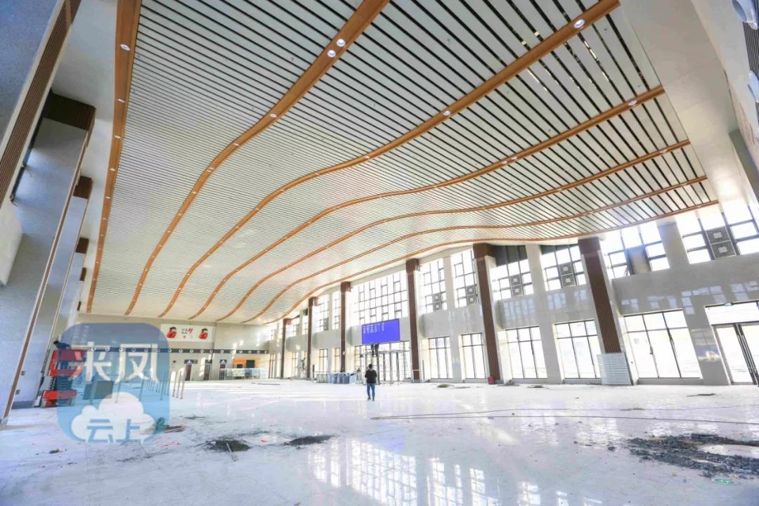 今天来凤首条火车站公交线开通了