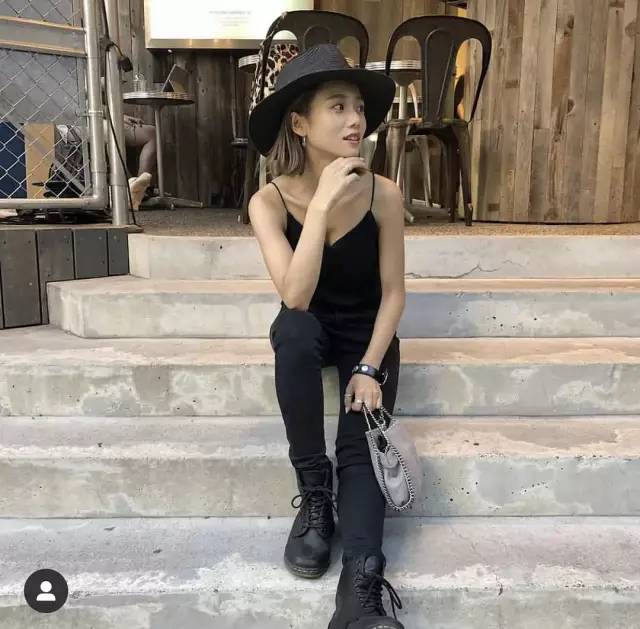 一些时尚博主最最常见的摆拍姿势