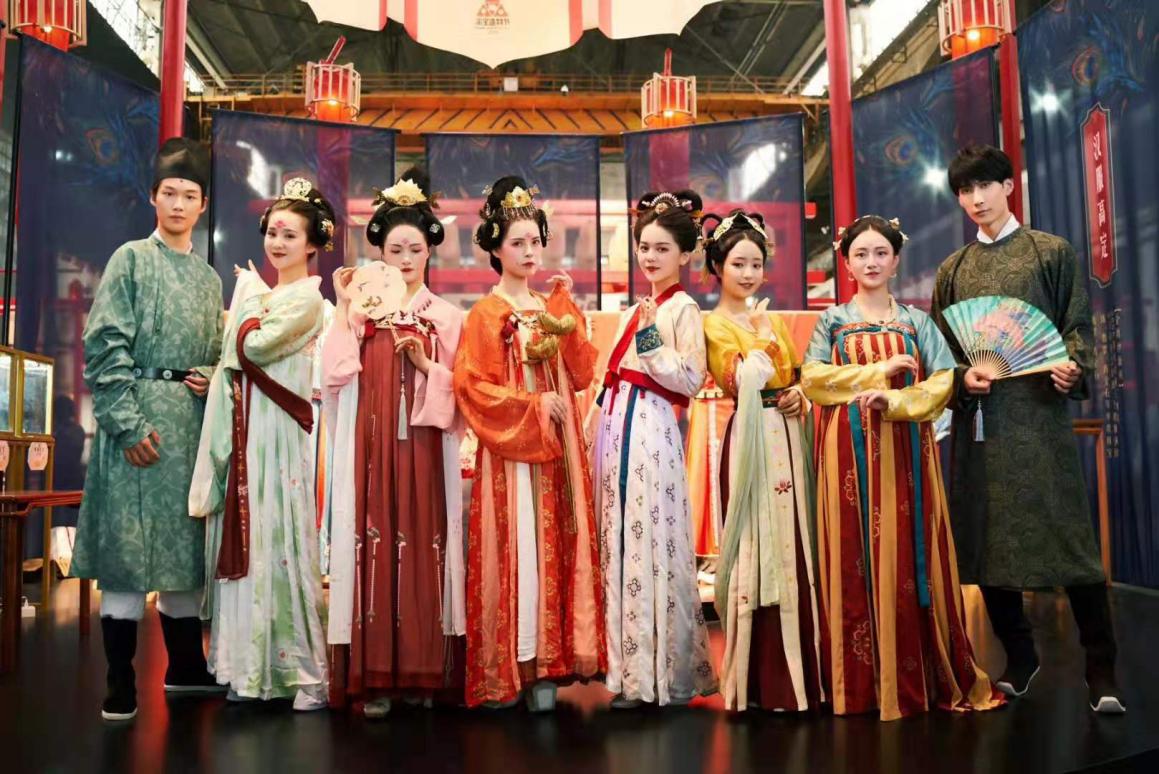 汉服热持续升温200多万同袍在淘宝抢购汉服网友汉服该普及吗