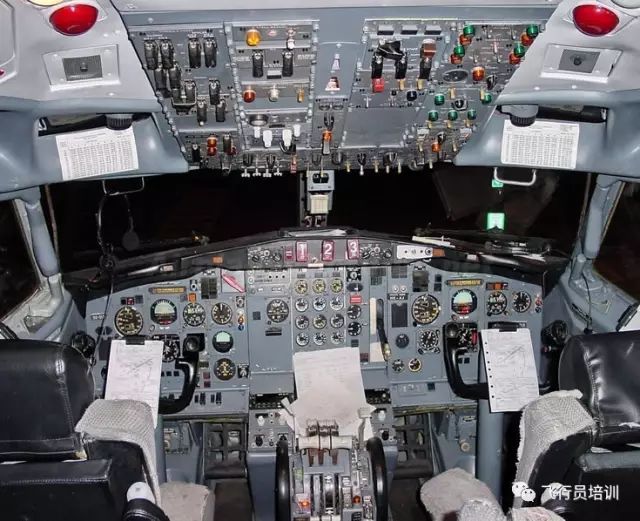 波音727驾驶舱图片b 
