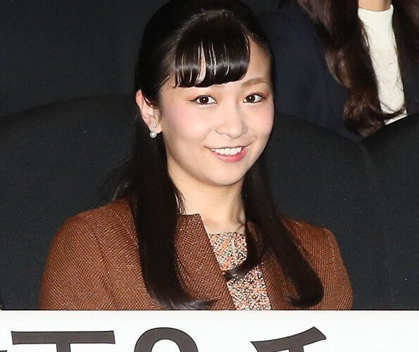 原创日本真子佳子公主同亮相真子星空裙梦幻姐妹俩比谁刘海更油