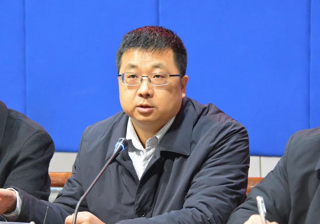 广元市教育局党组成员,副局长谢正臣,市教育技术装备所所长赵怀广,副